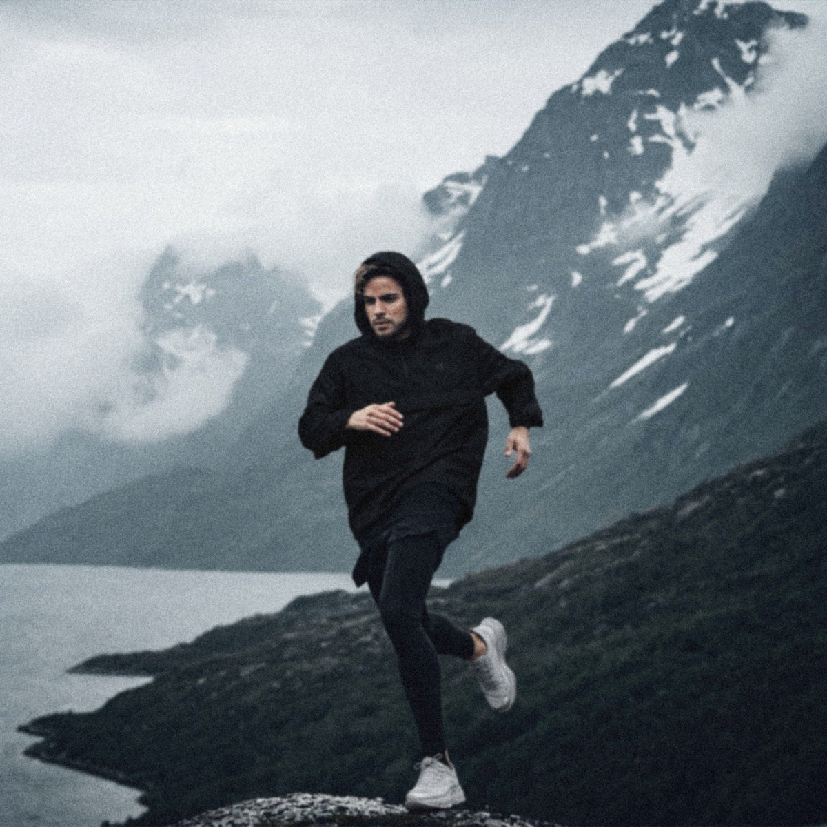 Collant de running NoirLite, en course en montagne