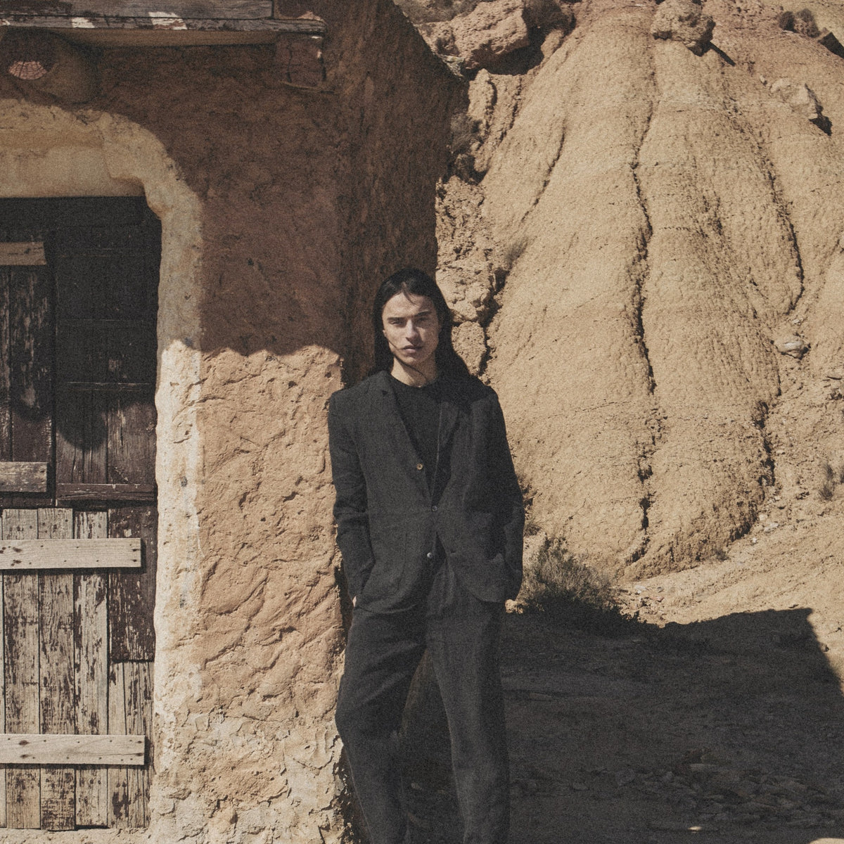 Pantalon classique TerraLinen Black dans le désert